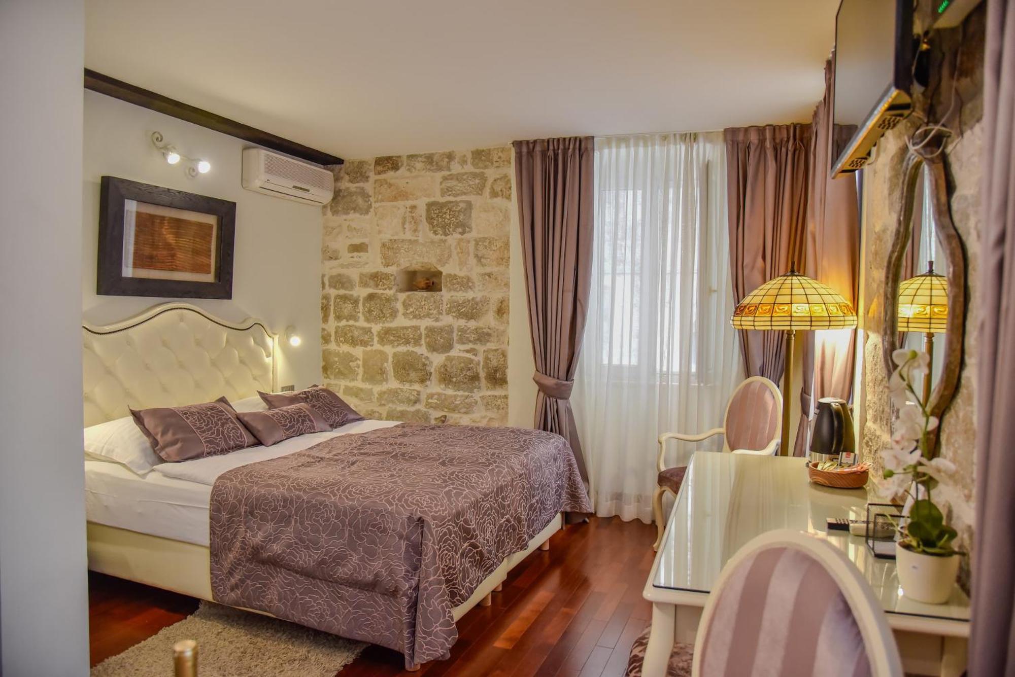 Hotel Kastel 1700 สปลิท ภายนอก รูปภาพ