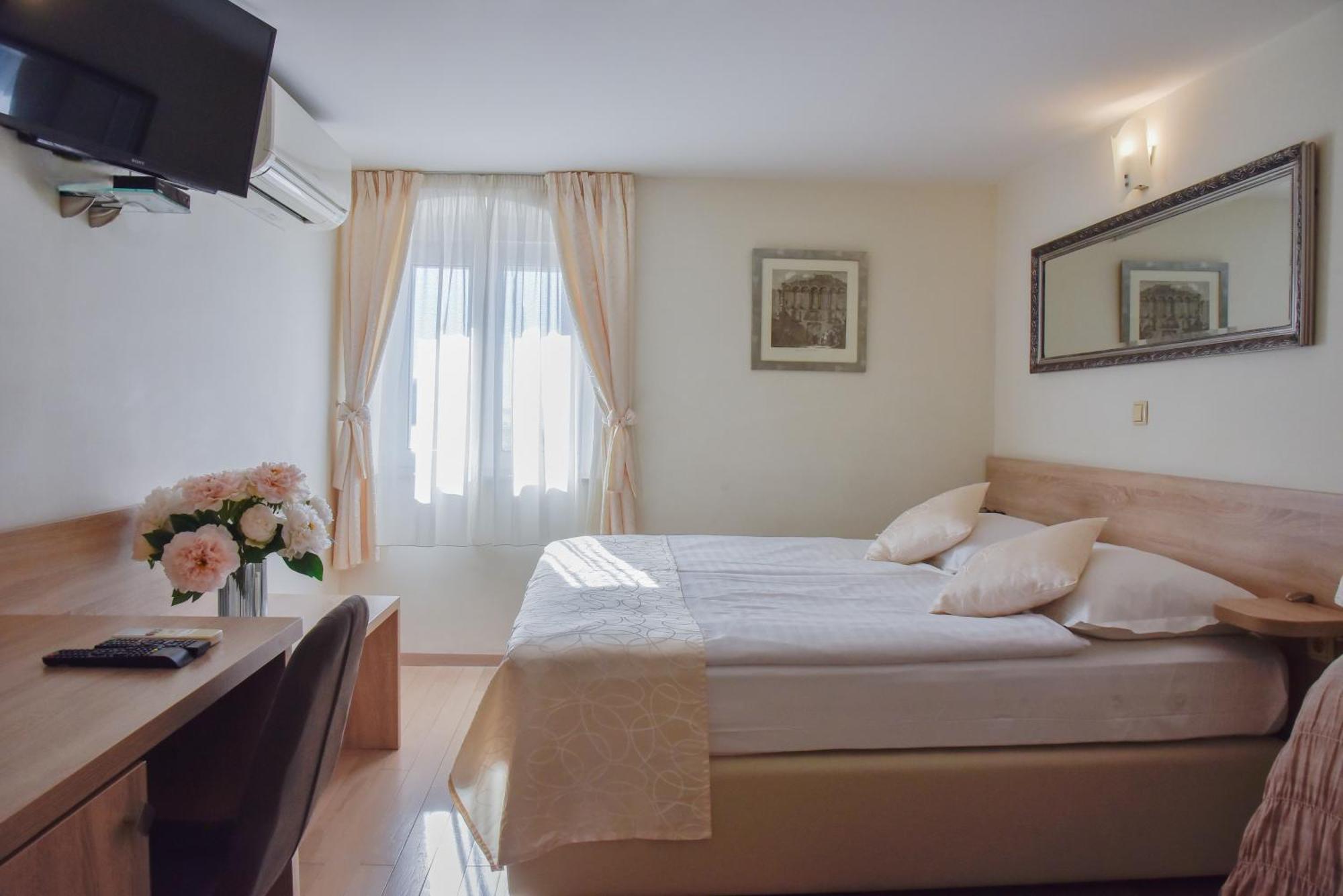 Hotel Kastel 1700 สปลิท ภายนอก รูปภาพ